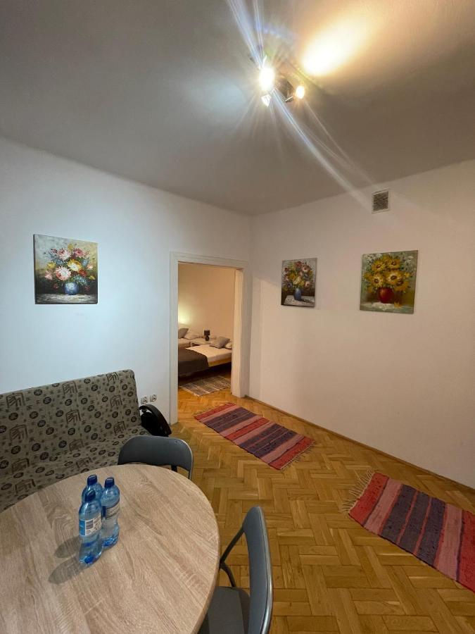 Apartamenty 650 Metrow Od Dworca Przemyśl Esterno foto